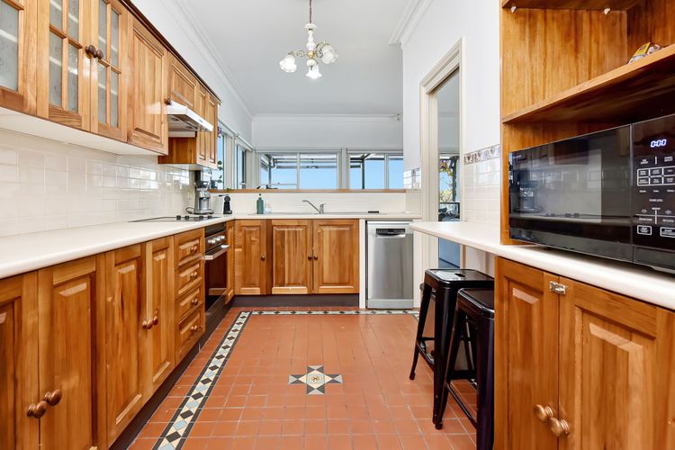 Lakehouse on Alexander