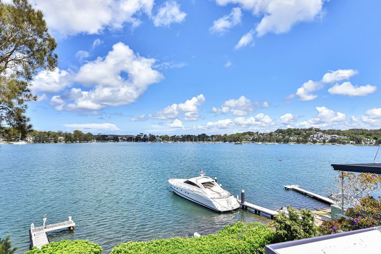 Lakehouse on Alexander