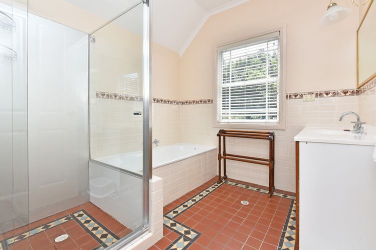 Lakehouse on Alexander