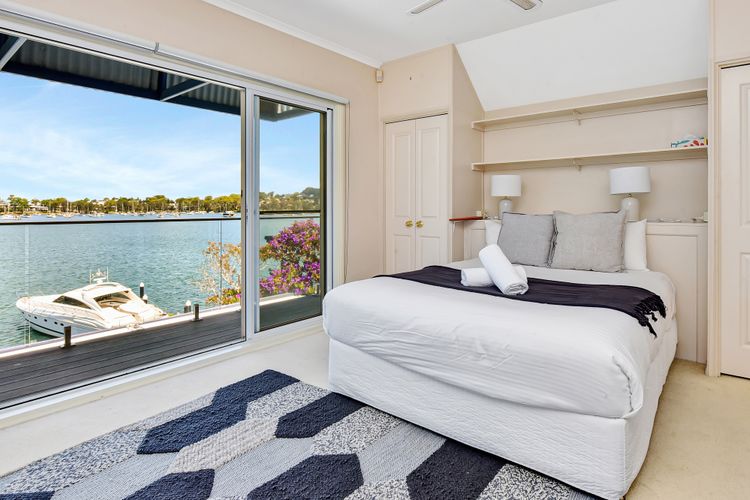 Lakehouse on Alexander