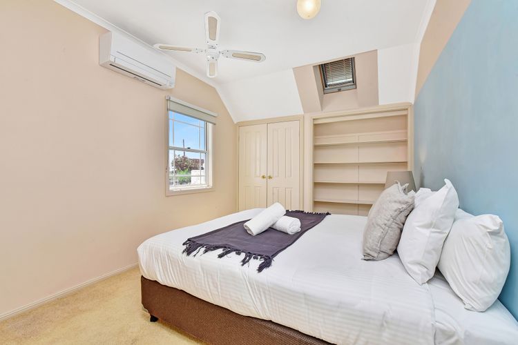 Lakehouse on Alexander