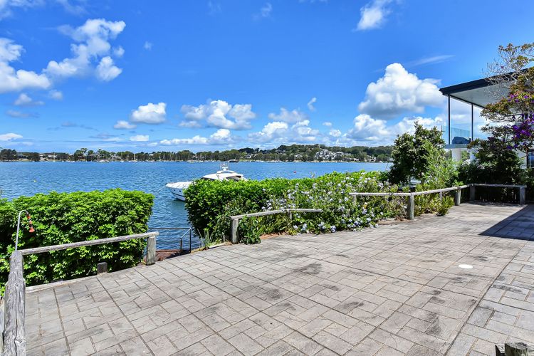 Lakehouse on Alexander