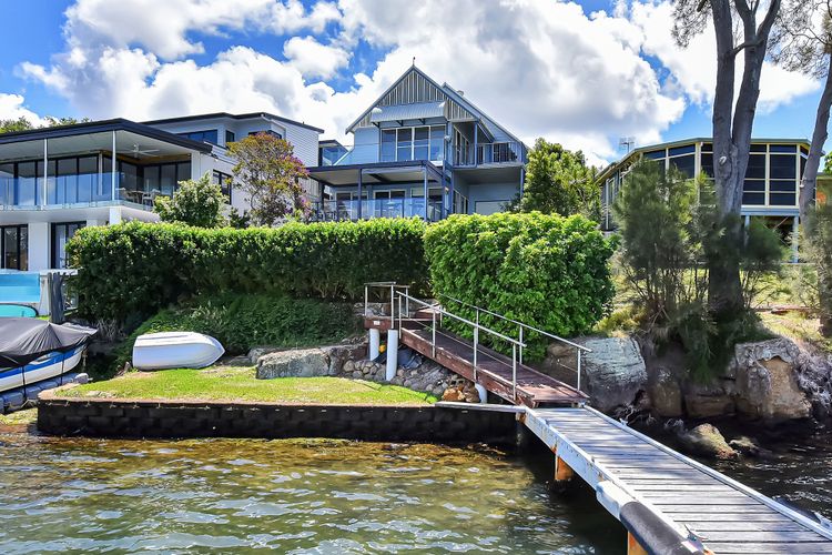 Lakehouse on Alexander