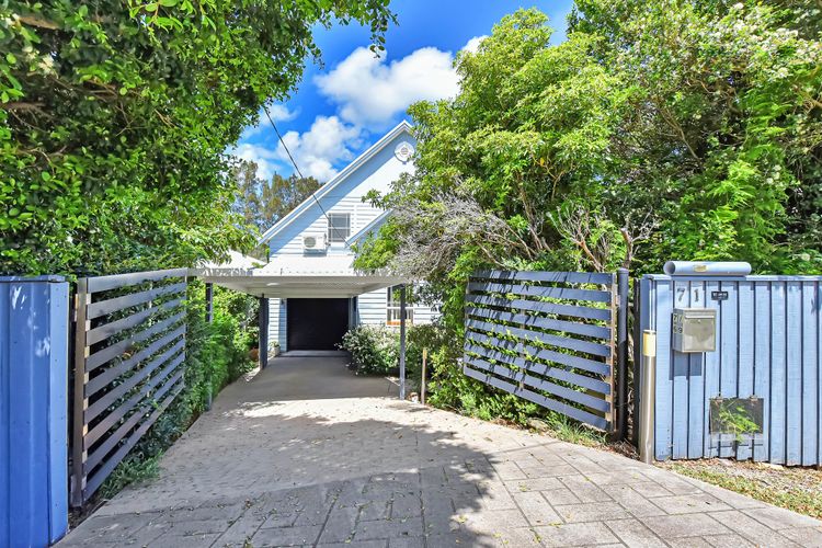 Lakehouse on Alexander