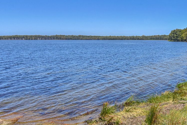 ChrisTony 5 Bdrm Waterfrnt Cottage