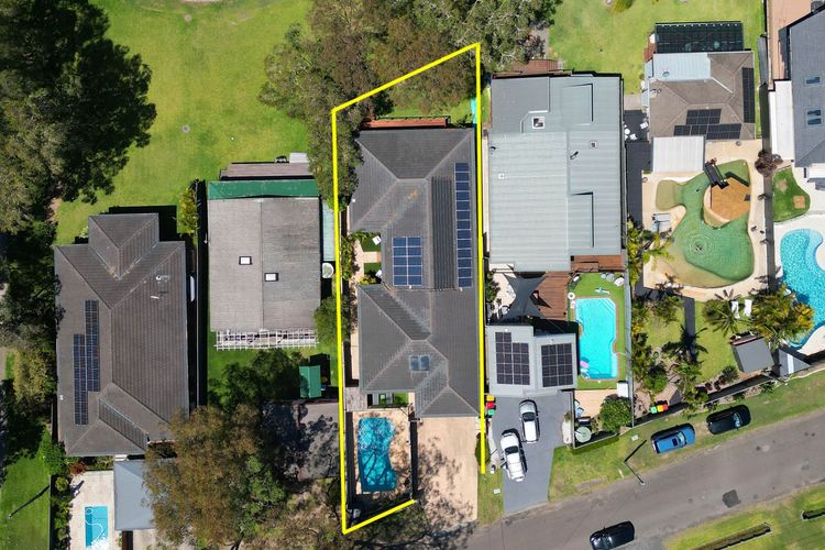 ChrisTony 5 Bdrm Waterfrnt Cottage