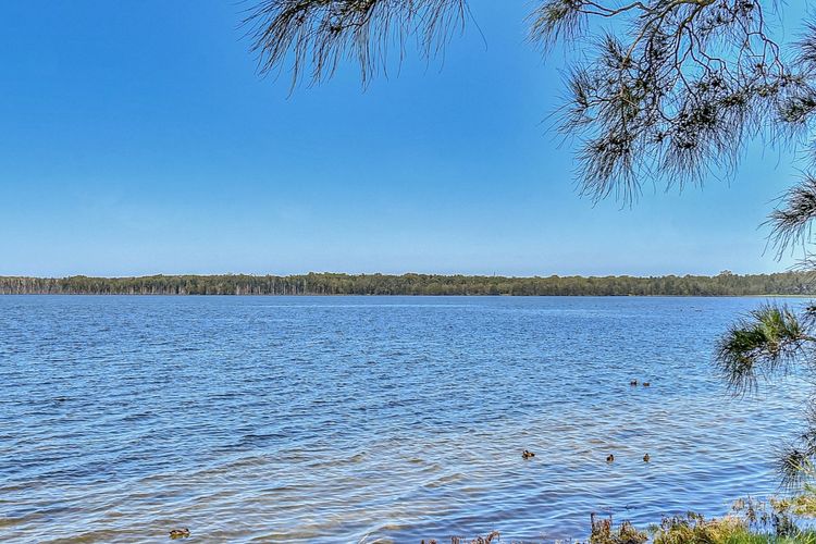 ChrisTony 5 Bdrm Waterfrnt Cottage