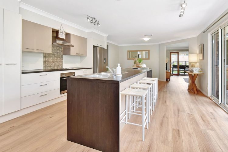 ChrisTony 5 Bdrm Waterfrnt Cottage