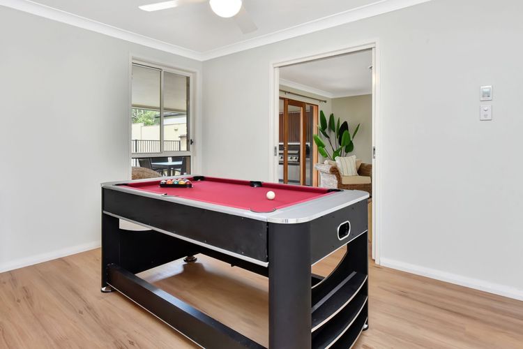 ChrisTony 5 Bdrm Waterfrnt Cottage