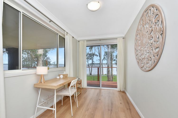 ChrisTony 5 Bdrm Waterfrnt Cottage