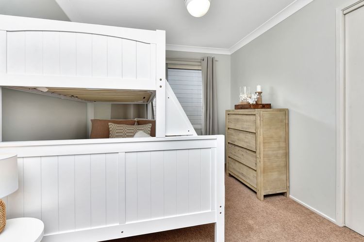 ChrisTony 5 Bdrm Waterfrnt Cottage