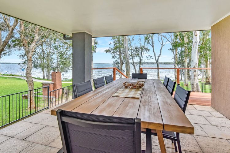 ChrisTony 3 Bdrm Waterfrnt Cottage