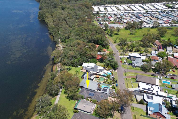 ChrisTony 3 Bdrm Waterfrnt Cottage