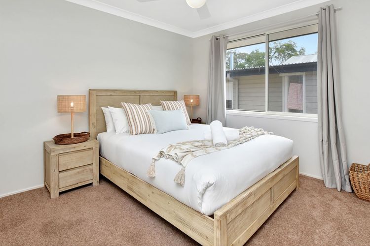 ChrisTony 3 Bdrm Waterfrnt Cottage