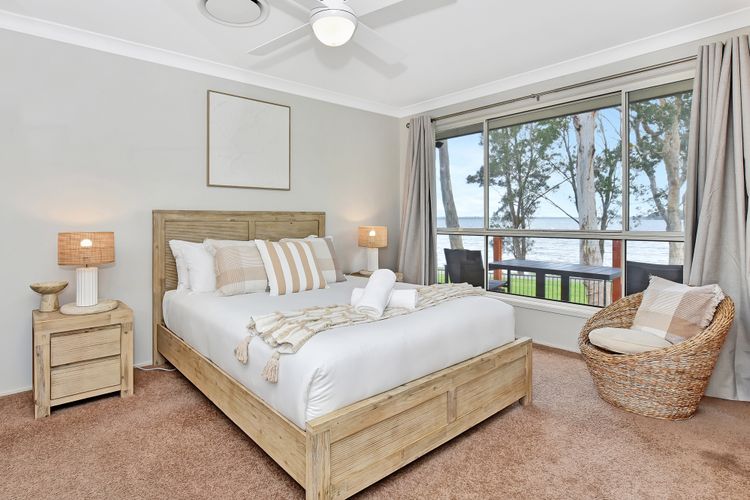 ChrisTony 3 Bdrm Waterfrnt Cottage