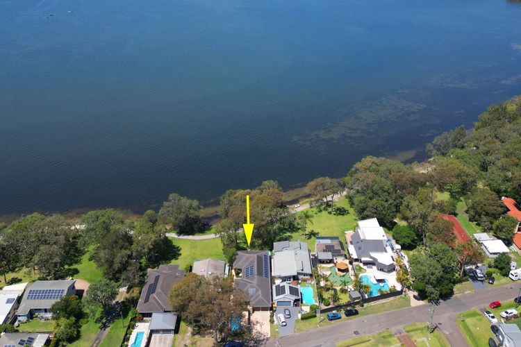 ChrisTony 3 Bdrm Waterfrnt Cottage