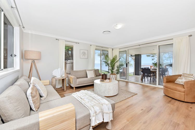 ChrisTony 3 Bdrm Waterfrnt Cottage