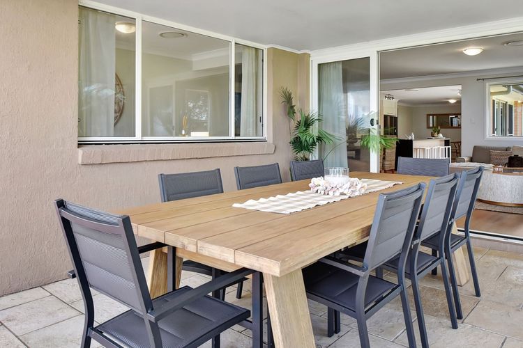 ChrisTony 3 Bdrm Waterfrnt Cottage