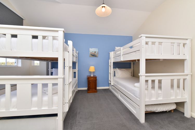 Beggars Bridge Vineyard Homestead w/ pool + wifi + tennis + vineyard