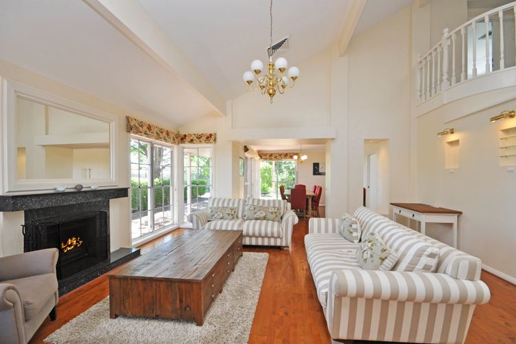 Beggars Bridge Vineyard Homestead w/ pool + wifi + tennis + vineyard