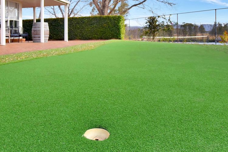 Beggars Bridge Vineyard Homestead w/ pool + wifi + tennis + vineyard