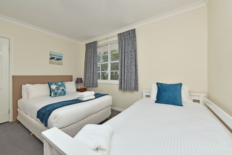 Beggars Bridge Vineyard Homestead w/ pool + wifi + tennis + vineyard