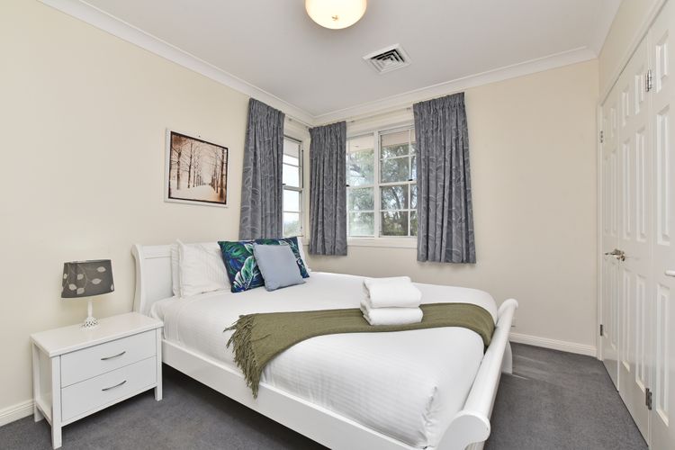 Beggars Bridge Vineyard Homestead w/ pool + wifi + tennis + vineyard