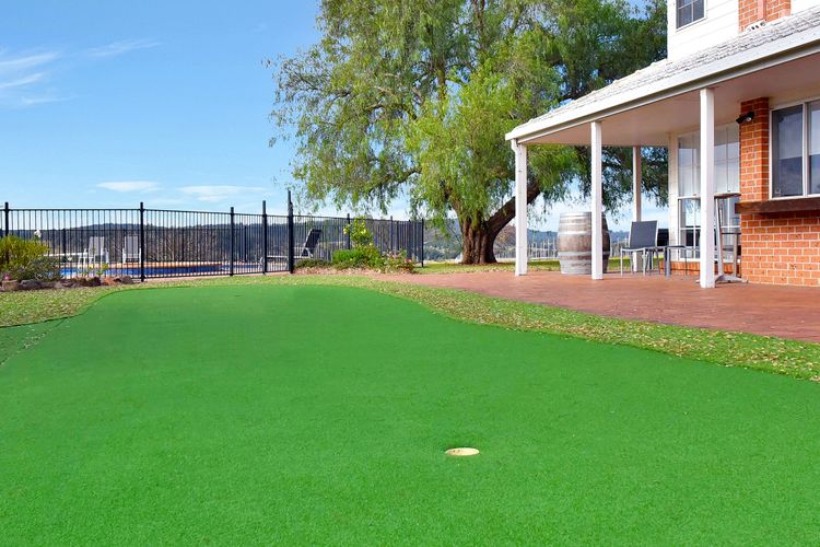 Beggars Bridge Vineyard Homestead w/ pool + wifi + tennis + vineyard