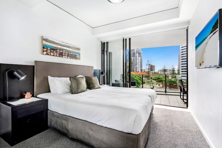 Wonderful 3 BR Apartment – Sierra Grand