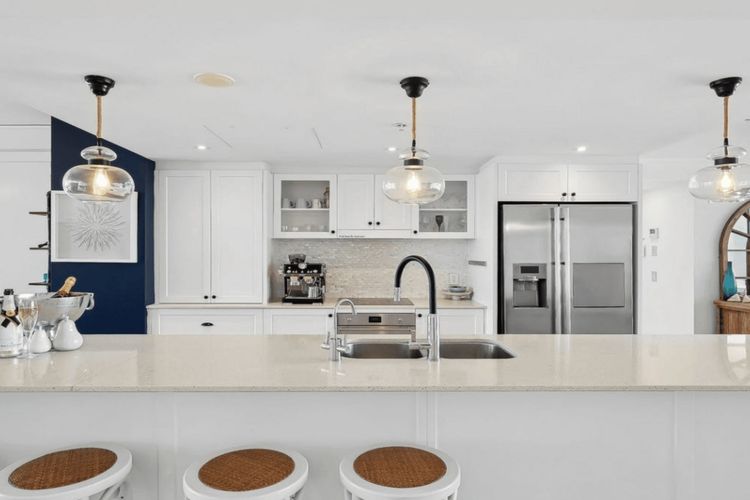 3BR Sub-Penthouse with Breathtaking Ocean Views