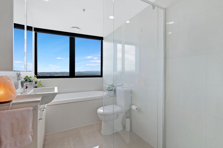 3BR Sub-Penthouse with Breathtaking Ocean Views