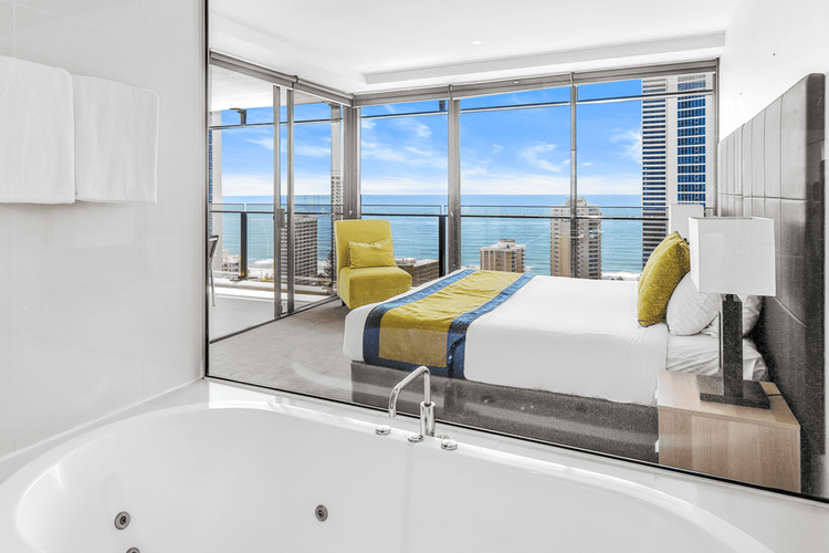 Circle on Cavill 25th Floor with Ocean Views