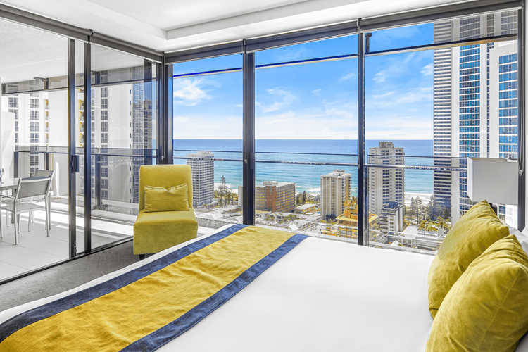 Circle on Cavill 25th Floor with Ocean Views