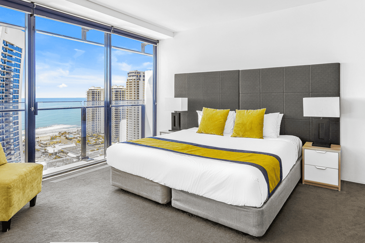 Circle on Cavill 25th Floor with Ocean Views