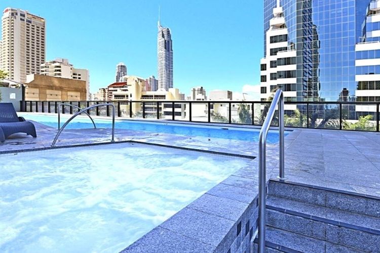 Circle on Cavill 25th Floor with Ocean Views