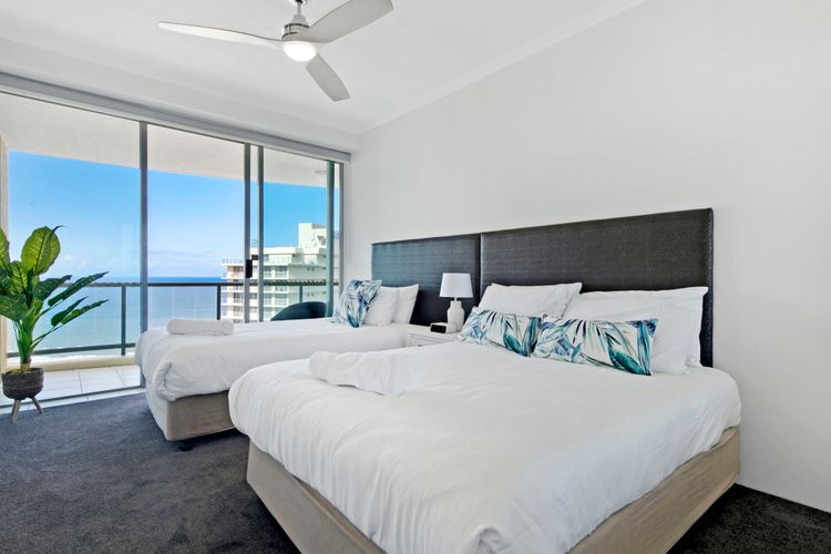 Spacious Family Apt – Waterslides & Ocean Views!