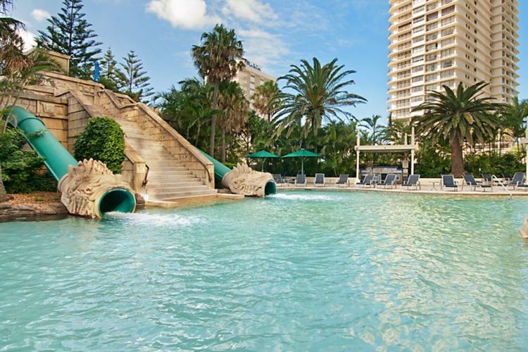 Spacious Family Apt – Waterslides & Ocean Views!