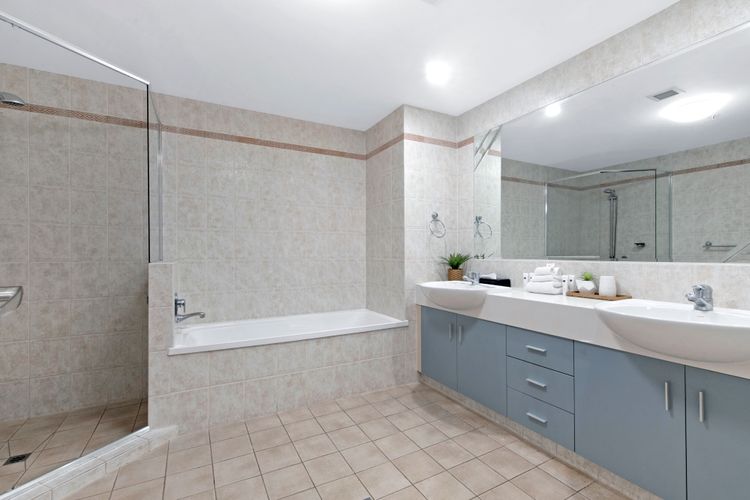 Spacious Family Apt – Waterslides & Ocean Views!