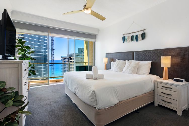 Spacious Family Apt – Waterslides & Ocean Views!