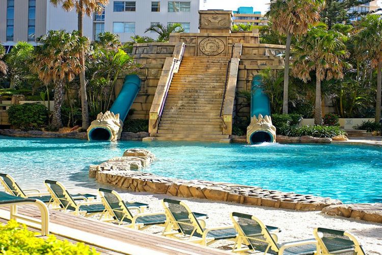 Spacious Family Apt – Waterslides & Ocean Views!