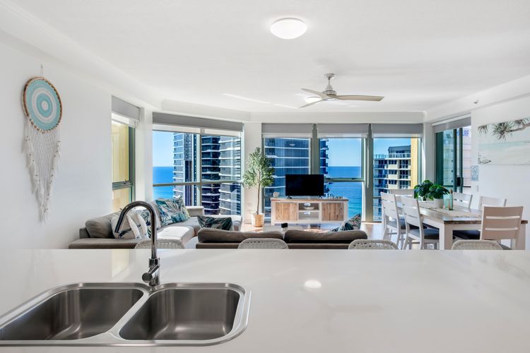 Spacious Family Apt – Waterslides & Ocean Views!