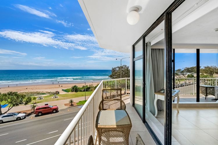 Beachfront Escape in Surfers Paradise