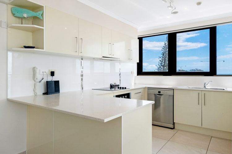 Beachfront Escape in Surfers Paradise