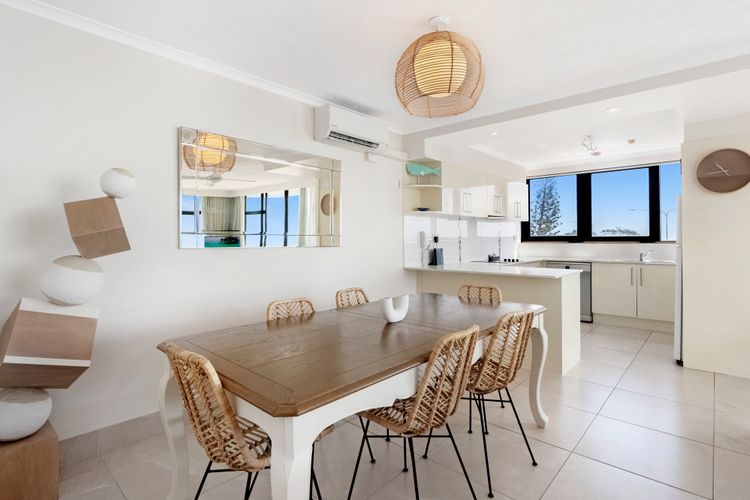 Beachfront Escape in Surfers Paradise