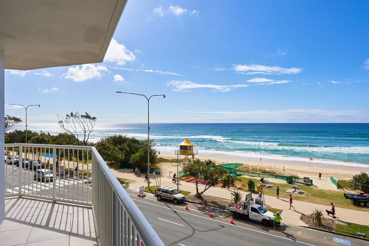 Beachfront Escape in Surfers Paradise