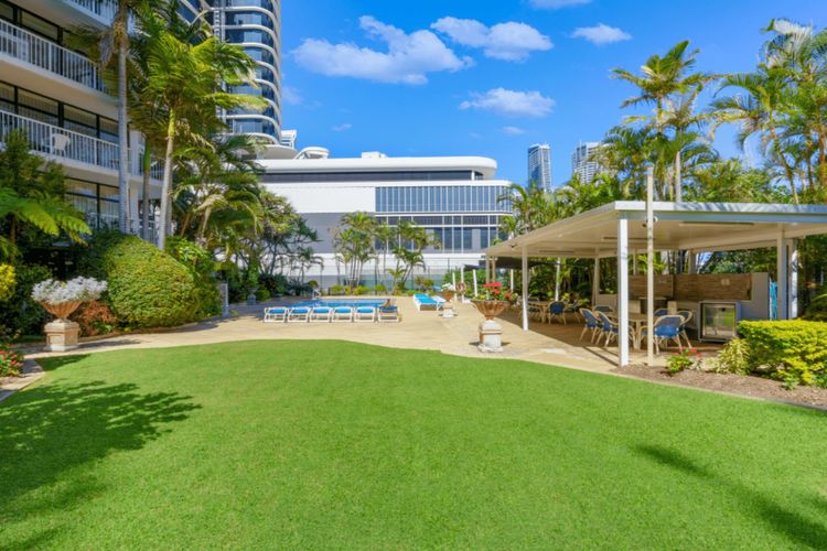 Beachfront Escape in Surfers Paradise