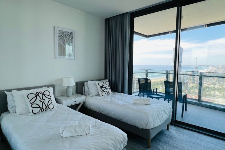 Signature Broadbeach Ocean Views Apartment
