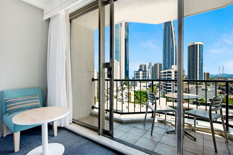Deluxe Twin Studio in Surfers Paradise