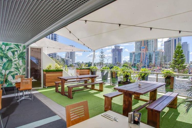 Deluxe Twin Studio in Surfers Paradise