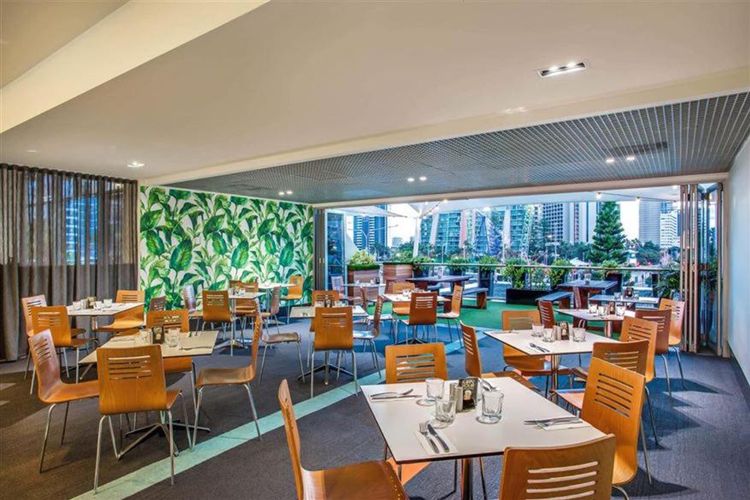 Deluxe Twin Studio in Surfers Paradise